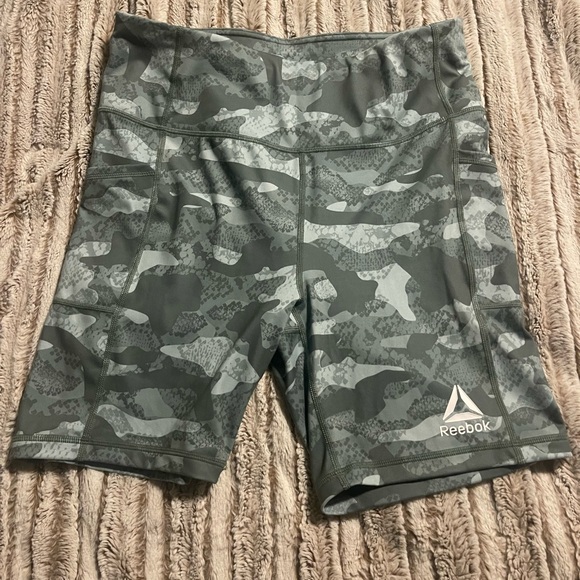 Reebok Pants - NWOT Reebok Biker Shorts Green Camo